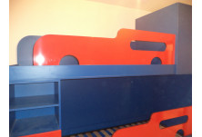 детска стая чили гланц и синьо Предпазни табли имитиращи камиончета